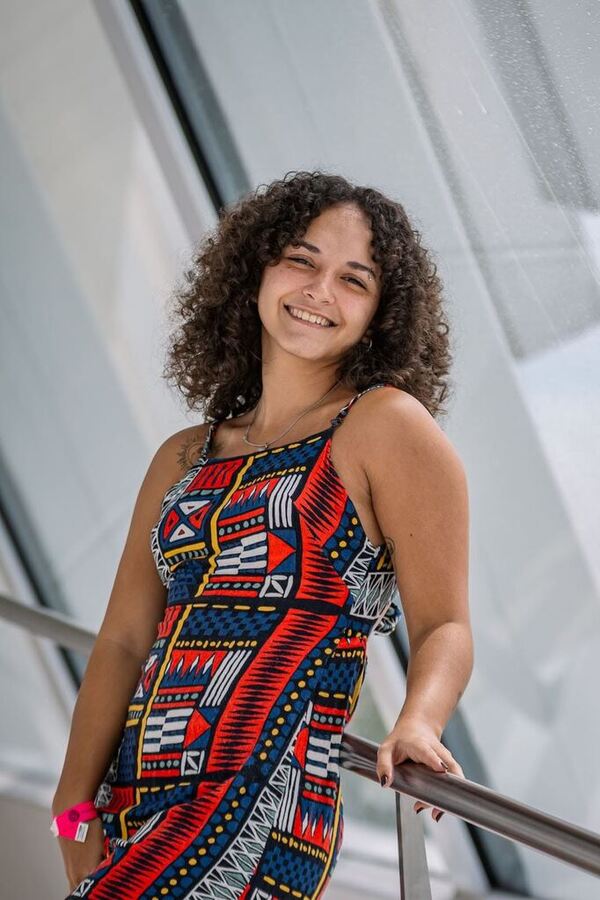 Person: Larissa Vieira